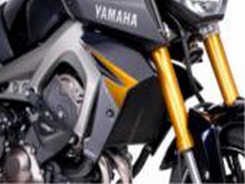 BOČNÍ KRYT CHLADICĚ YAMAHA MT-09  13